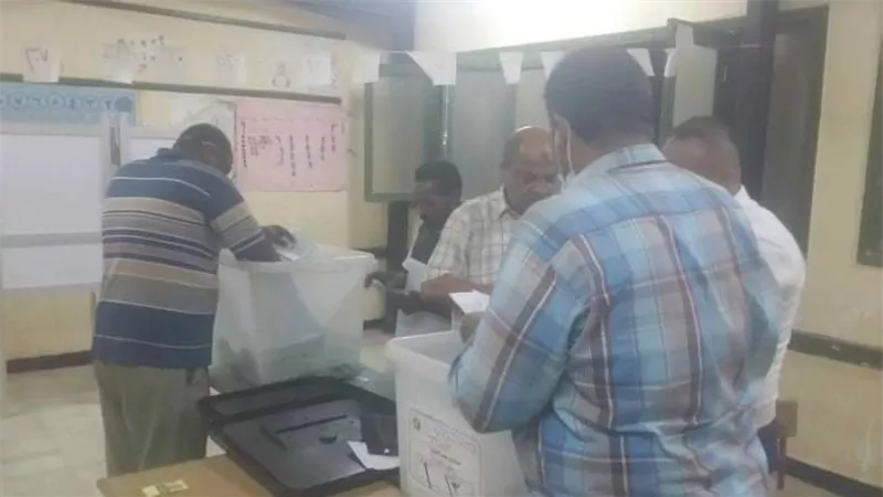 اللجنة العامة بأسوان تتلقى نتائج فرز الأصوات