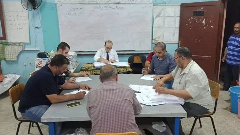 آستمرار أعمال فرز الأصوات الناخبين بالقليوبية باللجان الفرعية في انتخابات الشيوخ