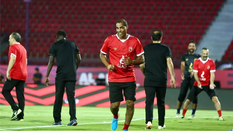 مباراة كرة قدم بين قدامي الأهلى احتفالا بالاستاد الجديد