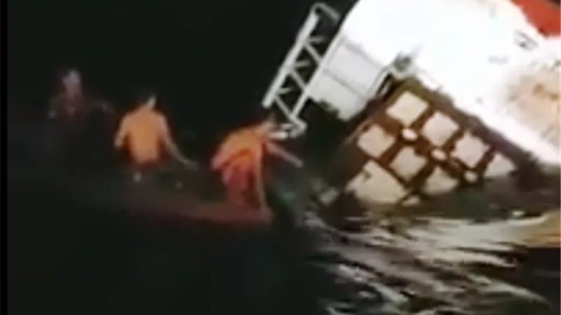 شاهد أول فيديو من موقع حادث غرق معدية الرياح التوفيقي بالبحيرة
