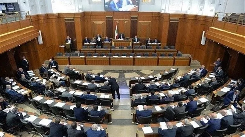 مجلس النواب اللبناني يقبل استقالة 8 نواب ومروان حمادة يتراجع