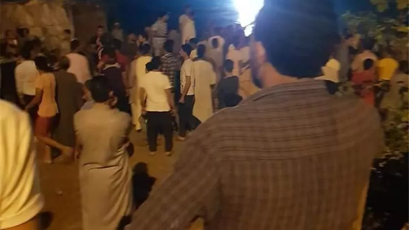 انتشال سيارتين فى حادث غرق معدية البحيرة