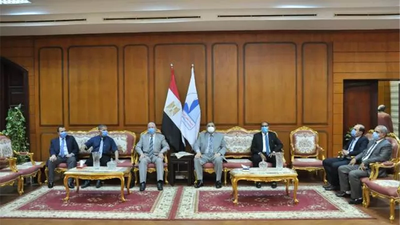 رئيس جامعة كفرالشيخ يستقبل وزير التعليم العالي الأسبق والوفد المرافق له