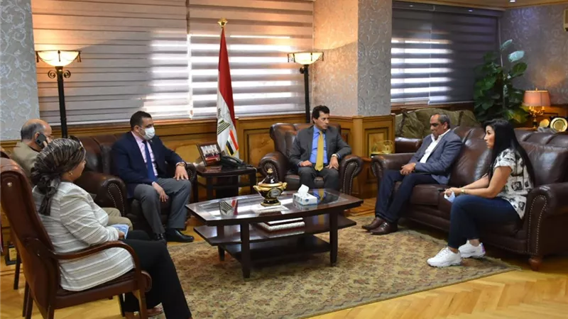 وزير الرياضة يشيد بدعم نائب رئيس اتحاد الغوص لمبادرة دراجتك صحتك