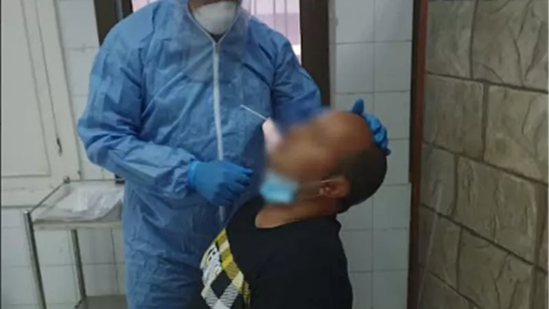 فحص ٥٠٠ مواطن لفيروس كورونا من المسافرين للخارج بالمعمل الإقليمي بالزقازيق