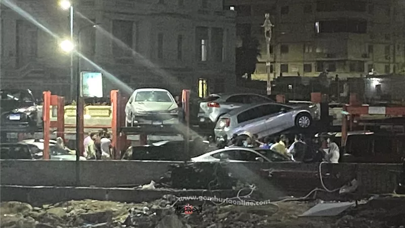 سقوط سيارة ملاكى بجراح جليم باى بالكورنيش صور