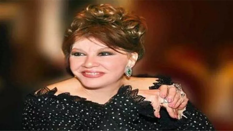 ابنة شويكار ونخبة من الفنانين يصلون المستشفى استعداداً لتشييع جثمانها الى مثواه الاخير