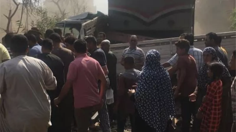 عودة حركة قطار المنوفية بعد تصادمه بسيارة نصف نقل