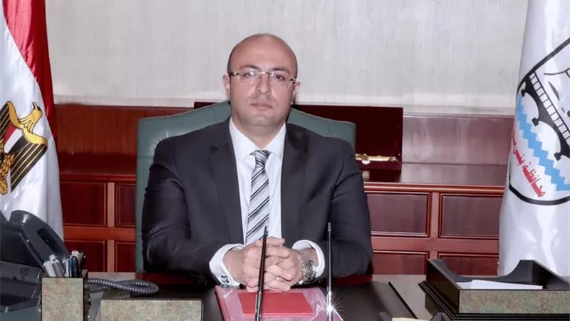 محافظ بني سويف يتابع سير العمل بكنترول الدبلومات الفنية