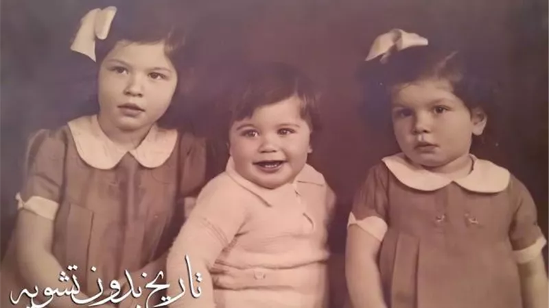 صورة نادرة للراحلة شويكار مع شقيقتها شريفة وشقيقها الممثل أحمد شكري طوب صقال في طفولتهم