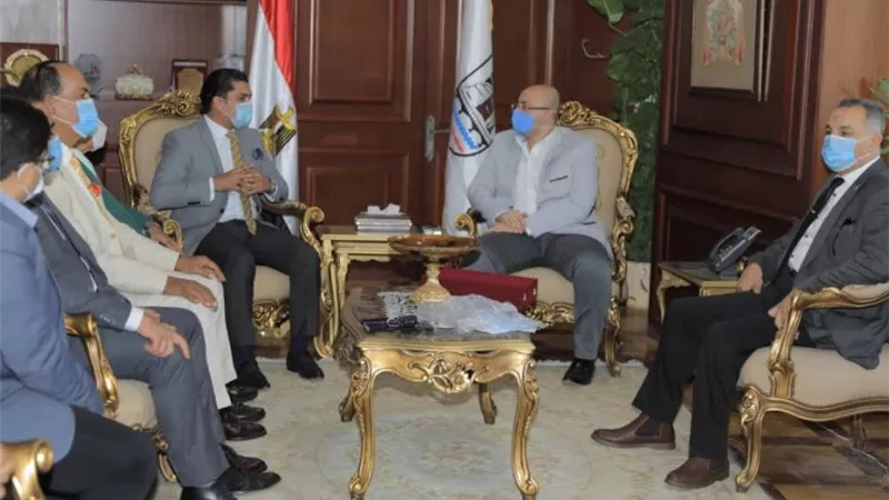 محافظ بنى سويف يستقبل رئيس واعضاء اتحاد المينى فوتبول