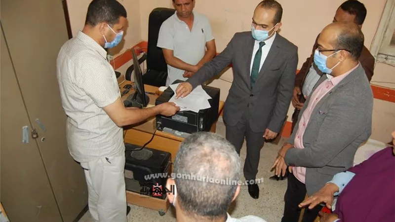 نائب محافظ سوهاج يتفقد سير العمل بإدارة خدمة المواطنين بمركز ومدينة أخميم..صور