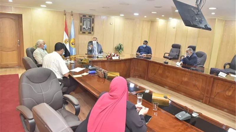 محافظ أسيوط يعلن وضع حلول جذرية لاستيعاب اعداد الاطفال المتقدمين لمرحلة رياض الاطفال بالمدارس