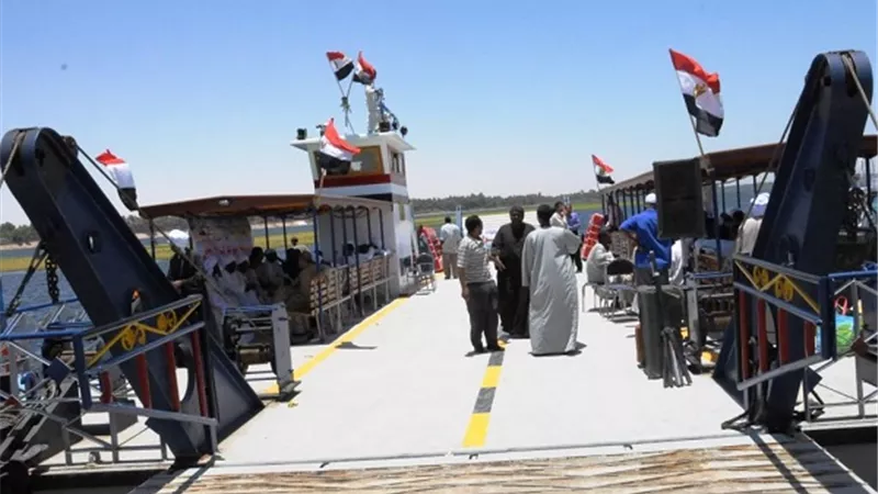 محافظ أسوان يكلف رؤساء المراكز والمدن بالمرور الميدانى على العبارات النيلية للتأكد من سلامتها