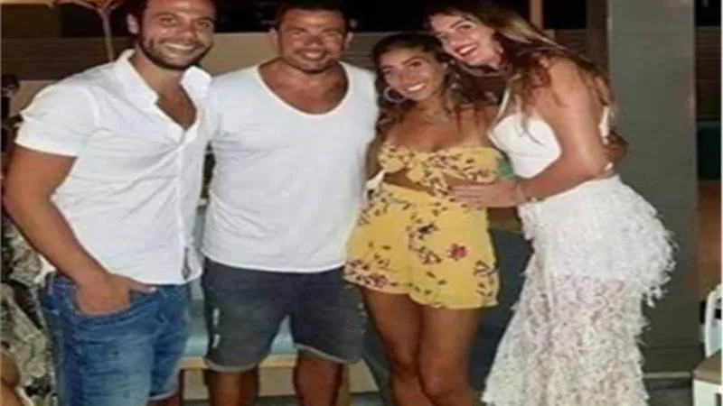 حكاية صورة جمعت ابن الزعيم وزوجتة برفقة الهضبة عمرو دياب ودينا الشربينى