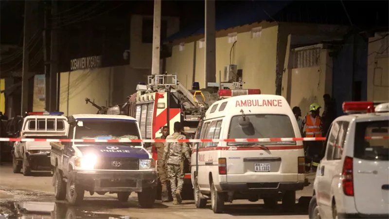 مقتل وا صابة 45شخصا بهجوم على فندق في مقديشو
