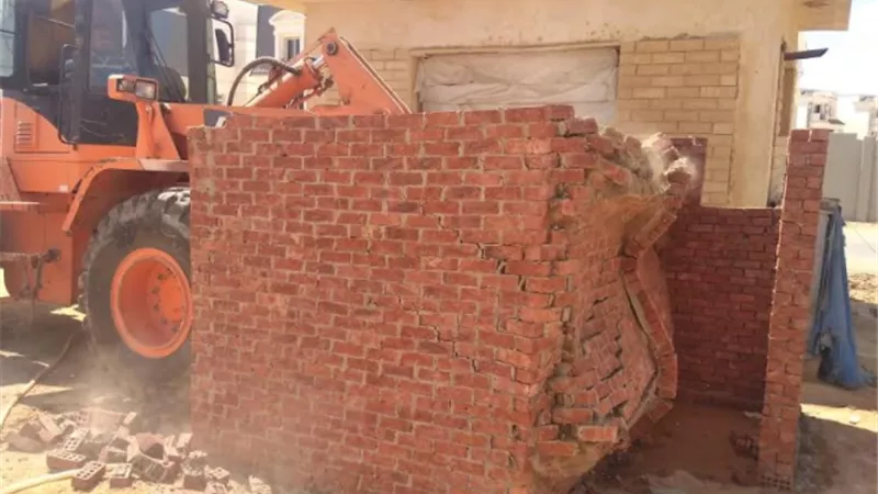 الإسكان: جهاز مدينة 6 أكتوبر يُنفذ حملات مكبرة لإزالة التعديات بالمدينة.. صور