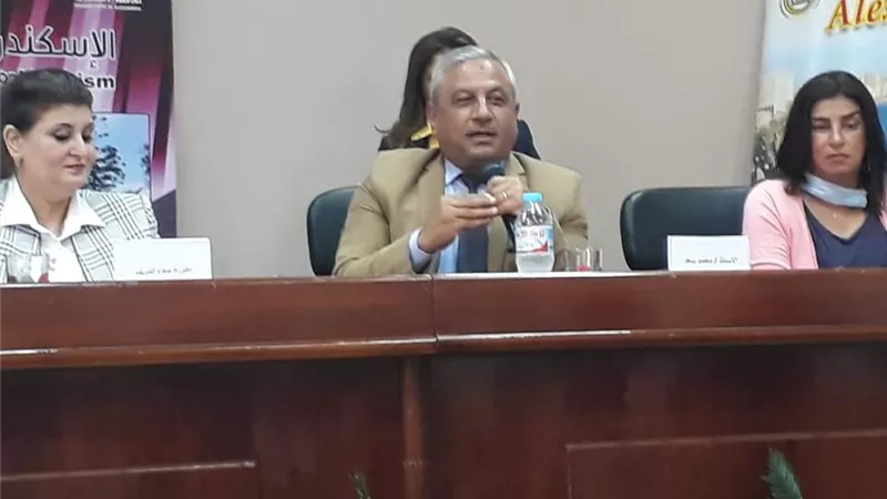 سلوكيات المواطنين فى التعامل مع الآثار والسياح الأجانب بندوة السياحة