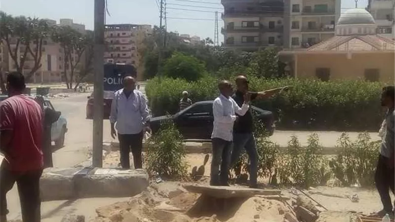 حملة إزالة إشغالات مكبرة بحى ثالث الإسماعيلية .صور