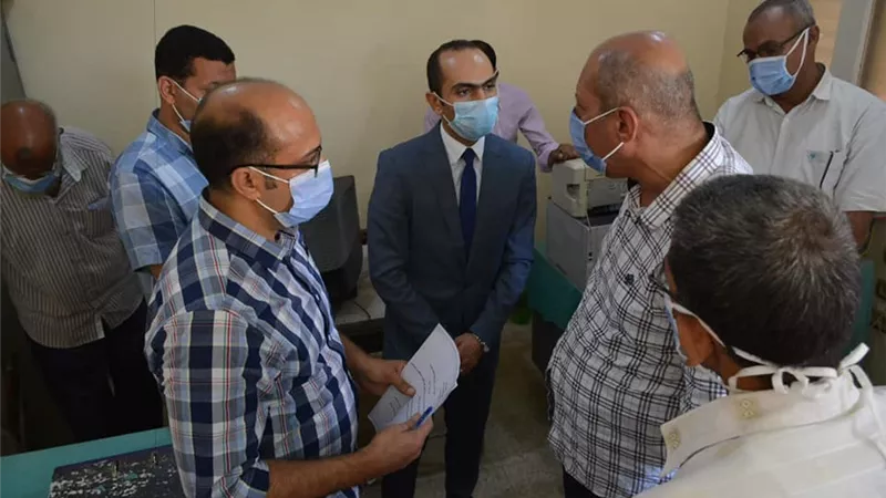 نائب محافظ سوهاج يتفقد سير العمل بإدارة خدمة المواطنين بمركز ومدينة المراغة