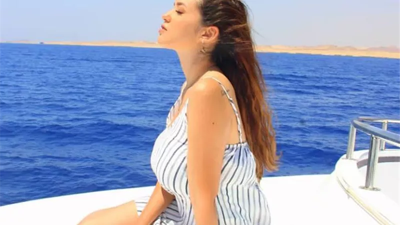 هيا ابراهيم تبهر متابعيها بإطلالة ساحرة