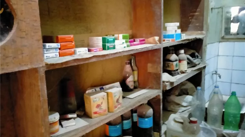 ضبط ٣٥ ألف وحدة دوائية مخالفة وغلق صيدلية غير مرخصة بأبوكبير