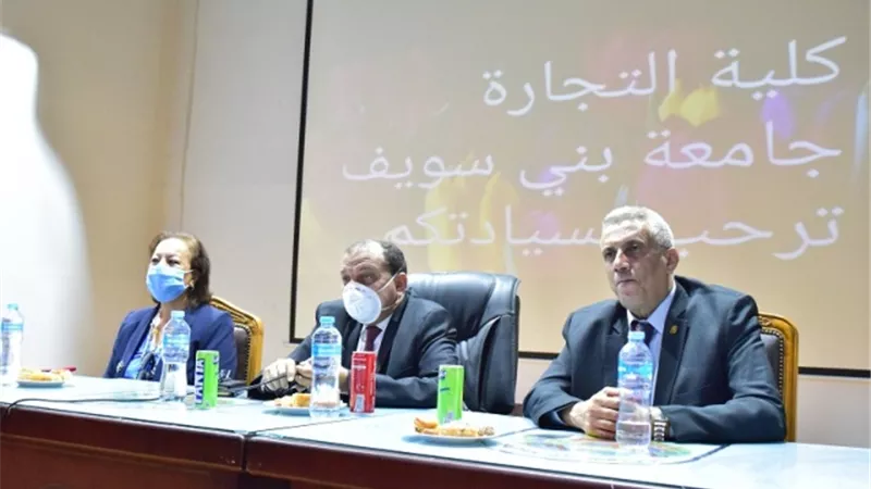إطلاق اسماء المحالين للمعاش على القاعات بجامعة بنى سويف