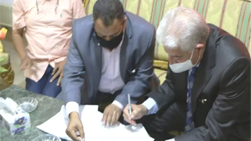 فوده يعتمد عقود تقنين للمواطنين و11 حالة تصالح.. وتوزيع الإسكان بابورديس