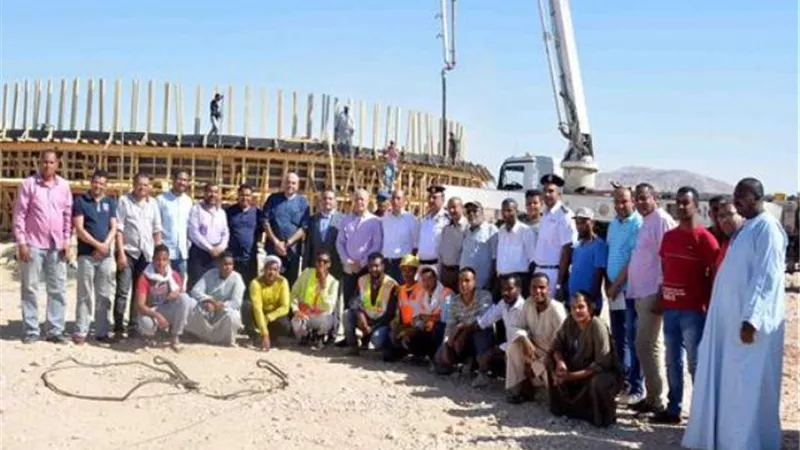 رئيس مركز الطود جنوب الأقصر يتفقد أعمال مشروع الصرف الصحى