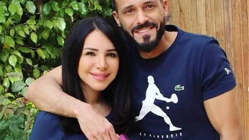 يوسف الشريف وزوجته يحتفلان بعيد ميلاد ابنتهما .. صور