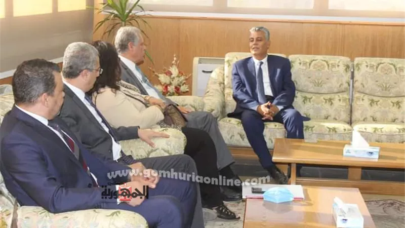 رئيس جامعة جنوب الوادي يستقبل وفد جهاز تنمية المشروعات المتوسطة والصغيرة