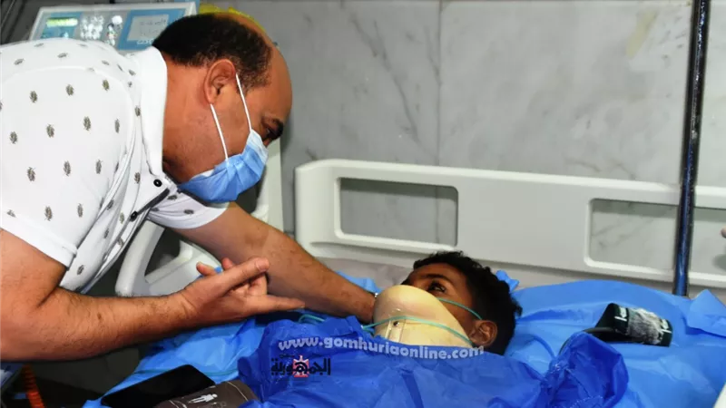 محافظ أسوان يزور الطفل محمد مصطفى بالمستشفى الجامعى .. ونقله بالإسعاف الطائر للقاهرة بعد الاتصال بوزيرة الصحة
