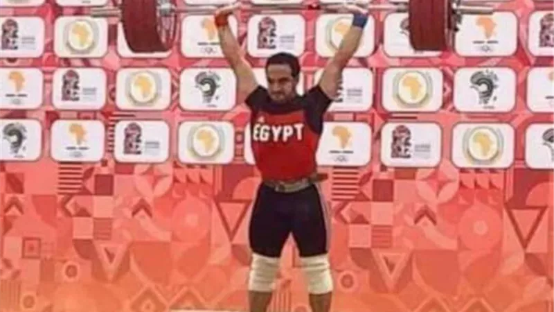 وسام الجمهورية لطالب التربية الرياضية بجامعة الفيوم.صور