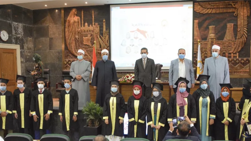 محافظ الغربية يكرم أوائل الثانوية الأزهرية على مستوى الجمهورية بشعبتيها العلمية والأدبية