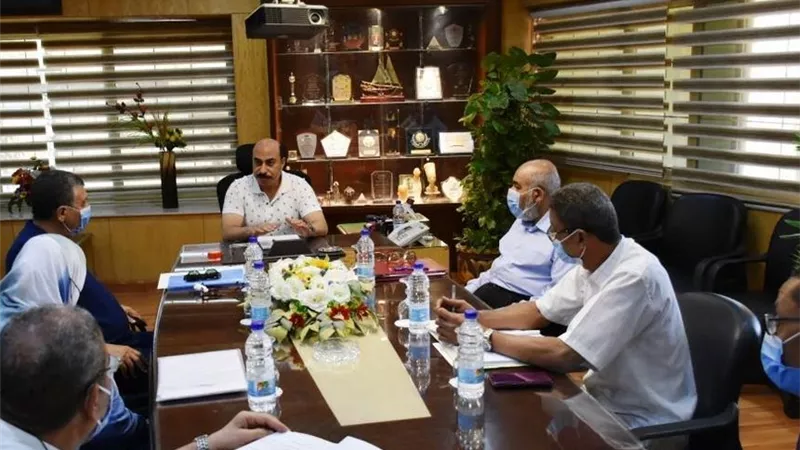 أشرف عطية يحذر المسئولين .. إجراءات قانونية رادعة للمخالفات فى إجراءات تعاقدات التغذية المدرسية
