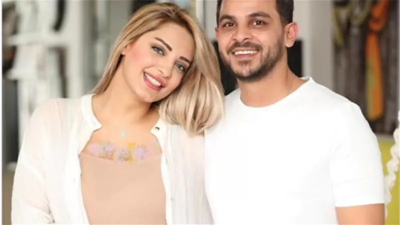 تعليق نارى من مي حلمي بشأن عدم حذف صورها مع طليقها محمد رشاد على انستجرام