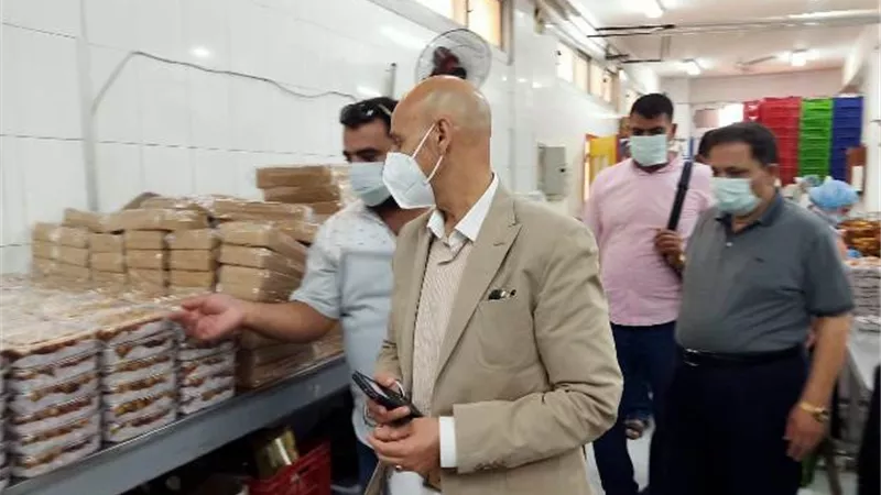 وكيل وزارة الصحة بالشرقية يقود حملة علي مصانع الأغذية ببلبيس