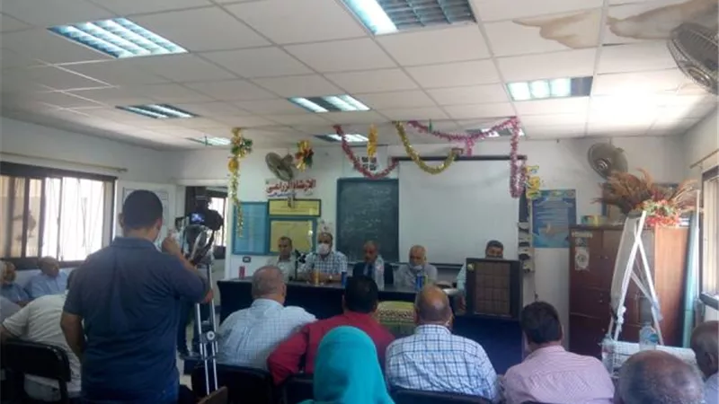 قيادات وزارة الزراعة يستعرضون تطوير منظومة الري الحقلي بالإسماعيلية .صور