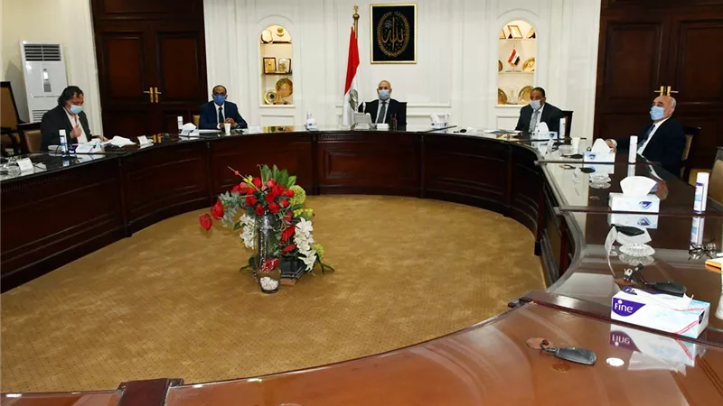 وزير الإسكان يتابع الموقف التنفيذى لبرنامج خدمات الصرف الصحي المُستدامة في المناطق الريفية