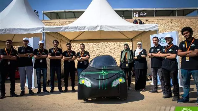 طلاب هندسة الجامعة المصرية الروسية يشتركون فى مسابقة تصنيع السيارات الكهربائية.. بالصور