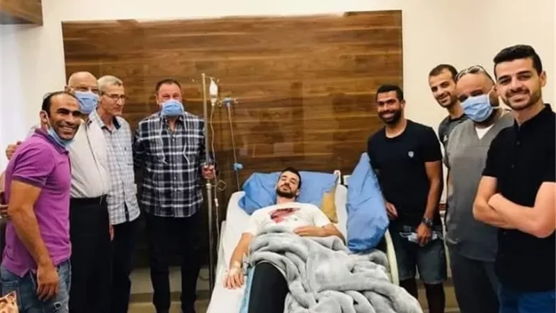 الخطيب يفاجىء محمود متولى فى المستشفى