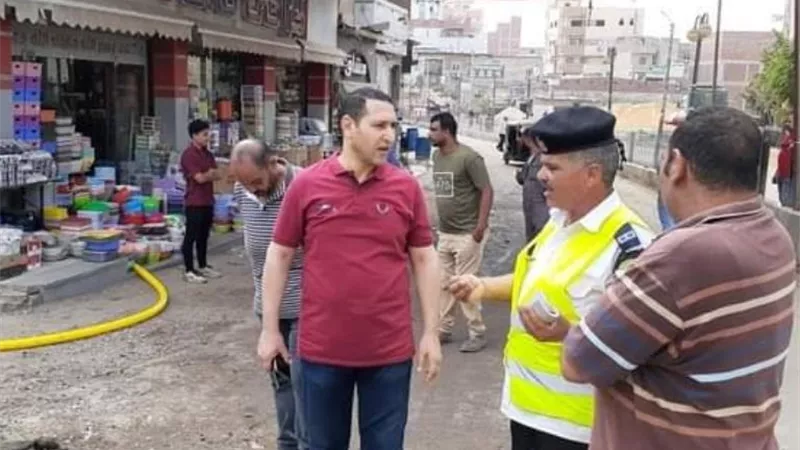 رئيس مدينة بيلا يتابع اعمال حفر الغاز فى شارع الجمهورية