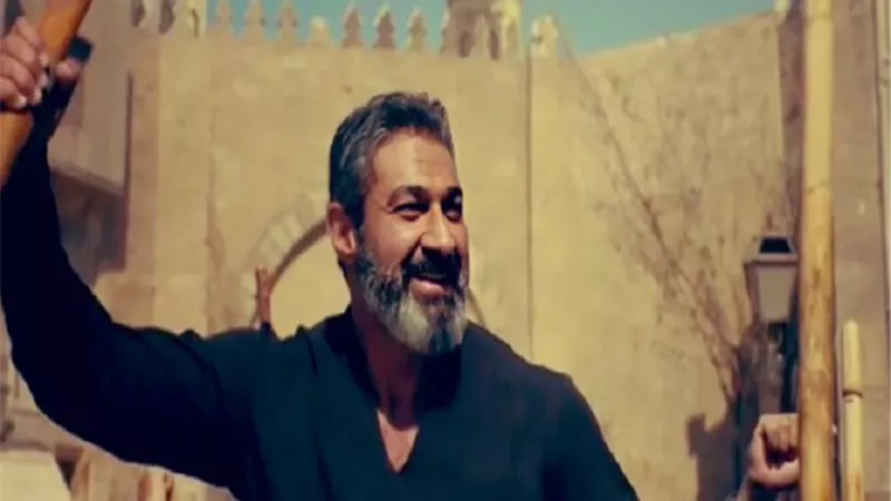 ياسر جلال يحصد جائزة أفضل ممثل فى مهرجان همسة الدولي