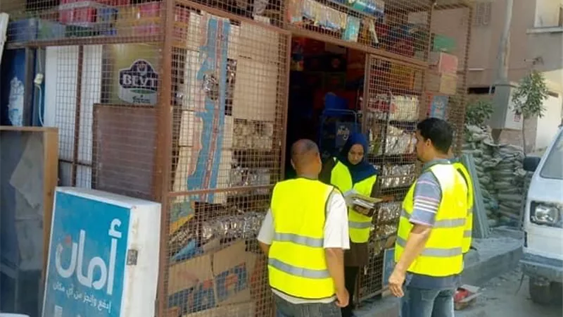رئيس مدينة الاسماعيلية يقود حملة لمواجهة الاشغالات ورفع القمامة