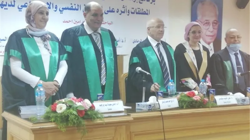 تحسين الأمن النفسي لدى المراهقات من ابناء المطلقات.. رسالة دكتوراة بامتياز للزميلة عزة قاعود