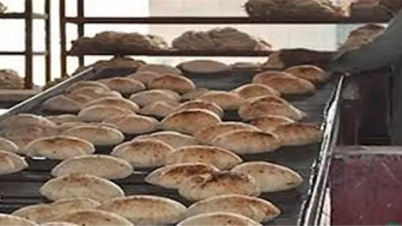 صاحب مخبز عن تقليص وزن رغيف العيش: «محدش اشتكى».. فيديو