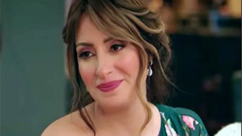 نيرمين الفقى تهنئ جمهورها بالعام الهجري الجديد