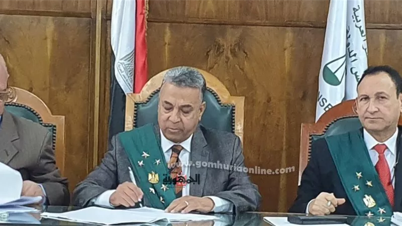الإدارية العليا تعزل عميد التربية سرب الامتحان مقابل رشوة جنسية