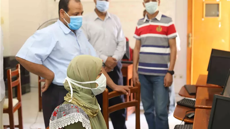 معامل التنسيق الإلكتروني بجامعة جنوب الوادى تستقبل طلاب المرحلة الاولى