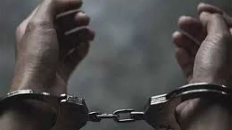 الاشقاء الثلاثة .. انهالوا على كهل بالخناجر والشوم بسبب خلافات المصاهرة